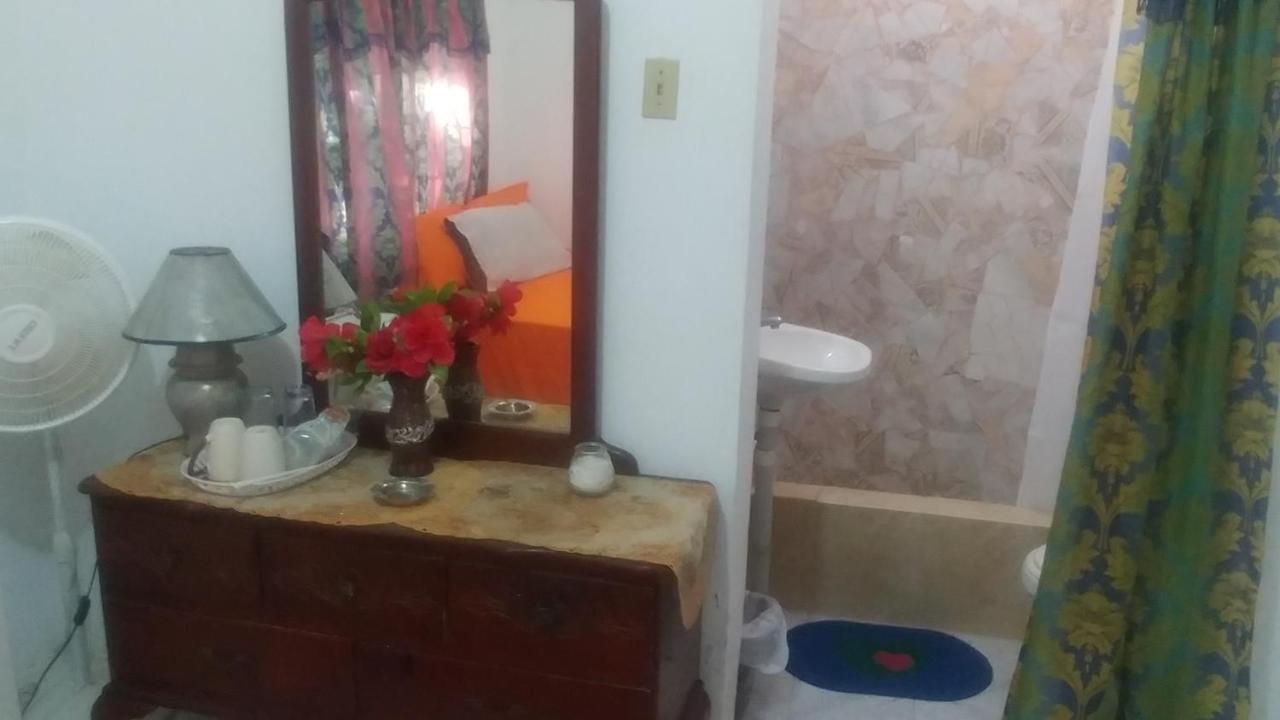 Fay Guest House Negril Extérieur photo